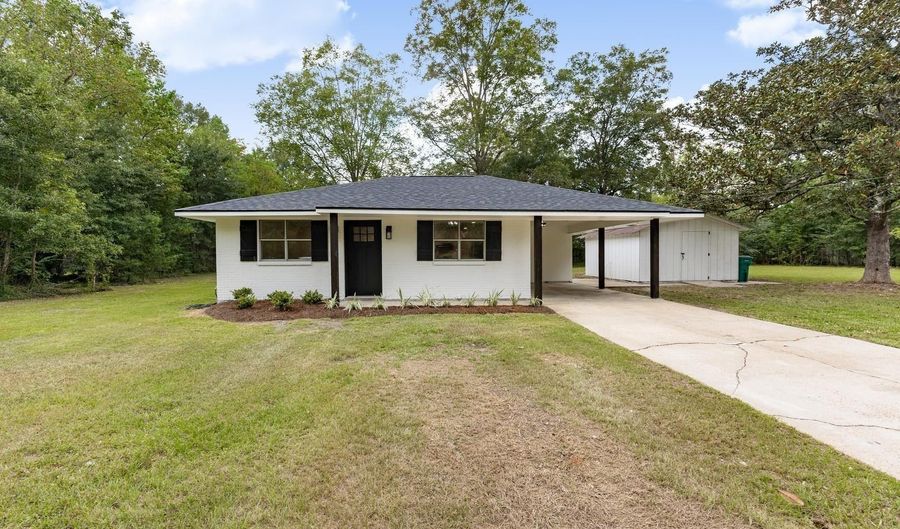 30718 Symphony Ln, Albany, LA 70711 - 3 Beds, 2 Bath