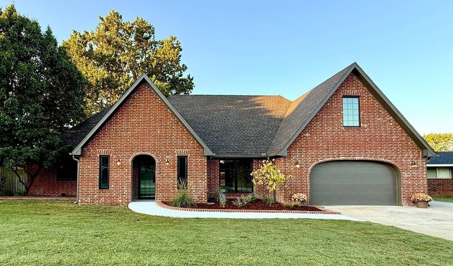 1533 Red Bud Ln, McAlester, OK 74501 - 3 Beds, 3 Bath