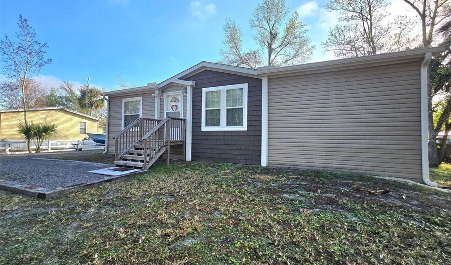 56290 CHERRY TREE Rd, Astor, FL 32102 - 2 Beds, 2 Bath