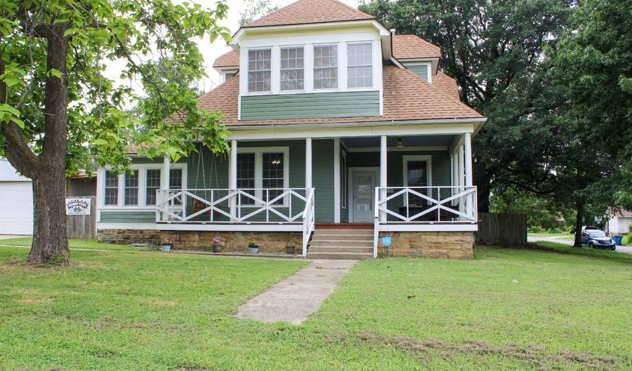 703 S 5th St, McAlester, OK 74501 - 3 Beds, 2 Bath