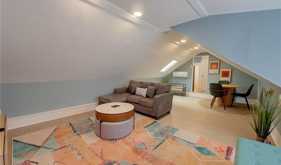 382 Spring St 3, Newport, RI 02840 - 2 Beds, 1 Bath