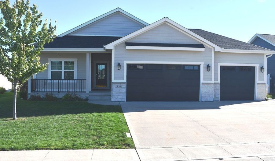 726 35th St SW, Altoona, IA 50009 - 4 Beds, 3 Bath