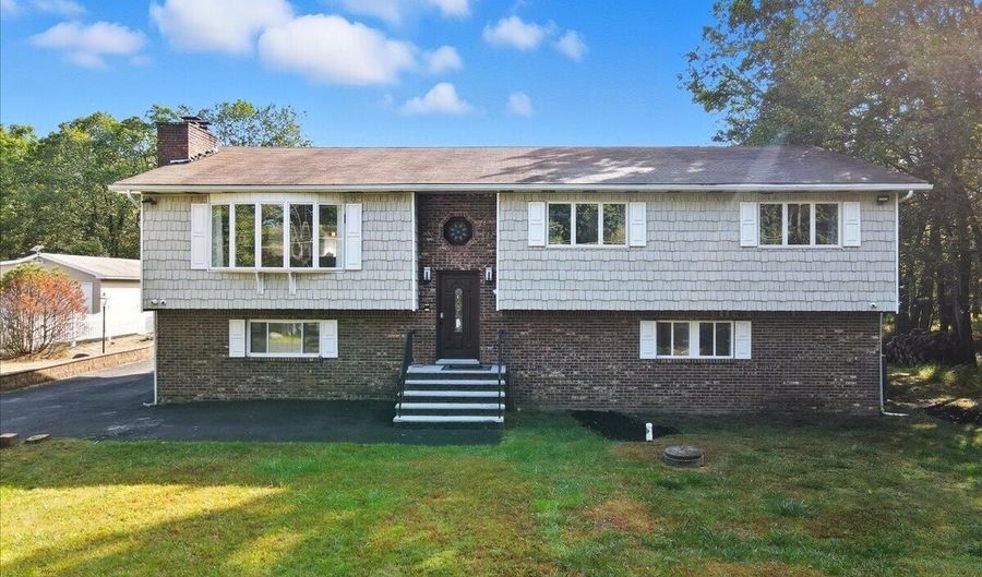 12 Seneca Trl, Albrightsville, PA 18210 - 3 Beds, 4 Bath