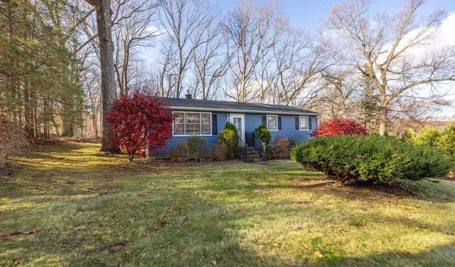 1211 Summit Rd, Cheshire, CT 06410 - 3 Beds, 2 Bath