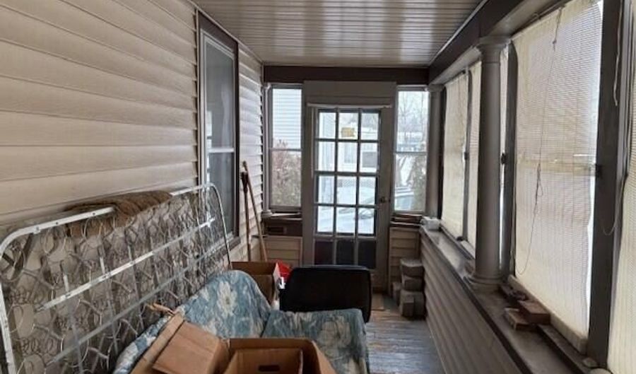 27 Dexter St, Bangor, ME 04401 - 3 Beds, 1 Bath