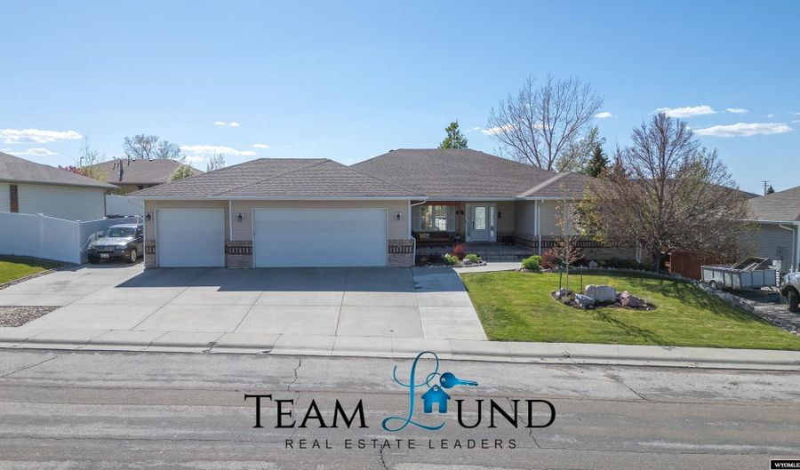 5102 Vista Way, Casper, WY 82601 - 4 Beds, 3 Bath