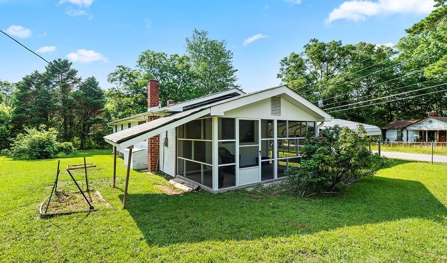 204 Oakland Ave, Abbeville, SC 29620 - 2 Beds, 1 Bath