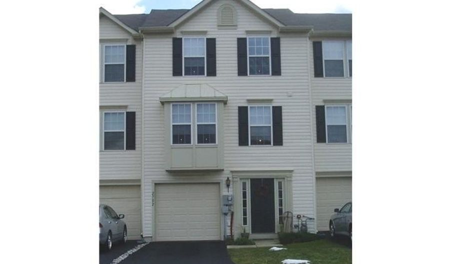2702 ORCHARD VIEW Rd, Reading, PA 19606 - 3 Beds, 2 Bath