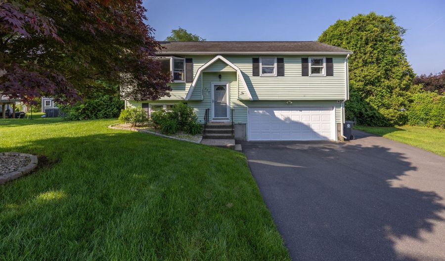 272 Westwoods Ter, Bristol, CT 06010 - 4 Beds, 2 Bath