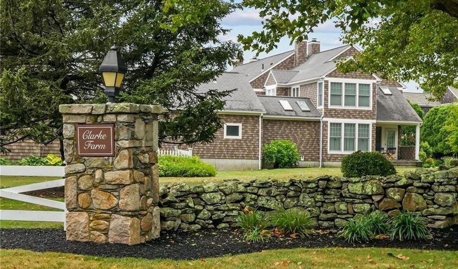 14 Fox Dr 14, Narragansett, RI 02882 - 2 Beds, 2 Bath