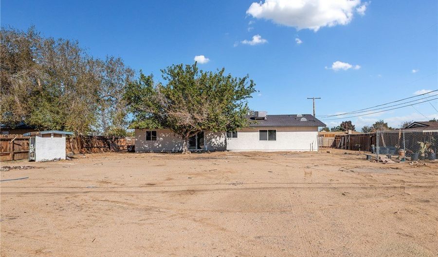 21225 Lone Eagle, Apple Valley, CA 92308 - 4 Beds, 2 Bath