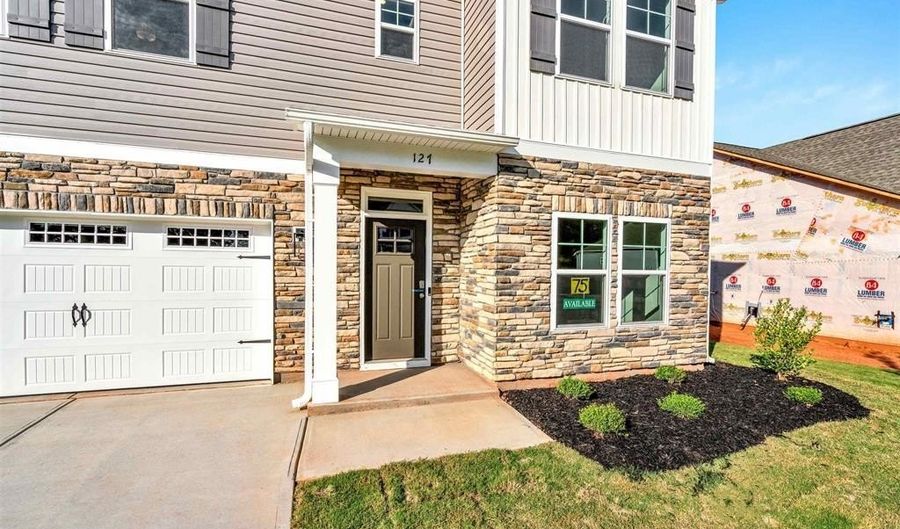 127 Hunter Ridge Dr, Boiling Springs, SC 29316 - 4 Beds, 3 Bath