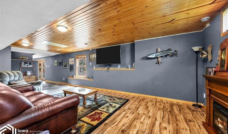 508 D Ave, Atkins, IA 52206 - 4 Beds, 3 Bath