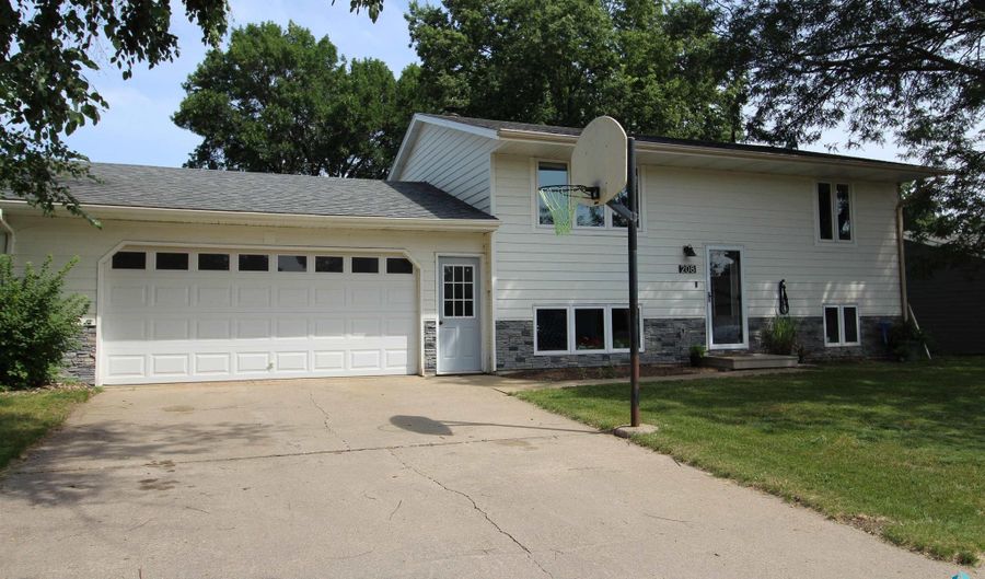 208 E Marialane Dr, Brandon, SD 57005 - 4 Beds, 2 Bath