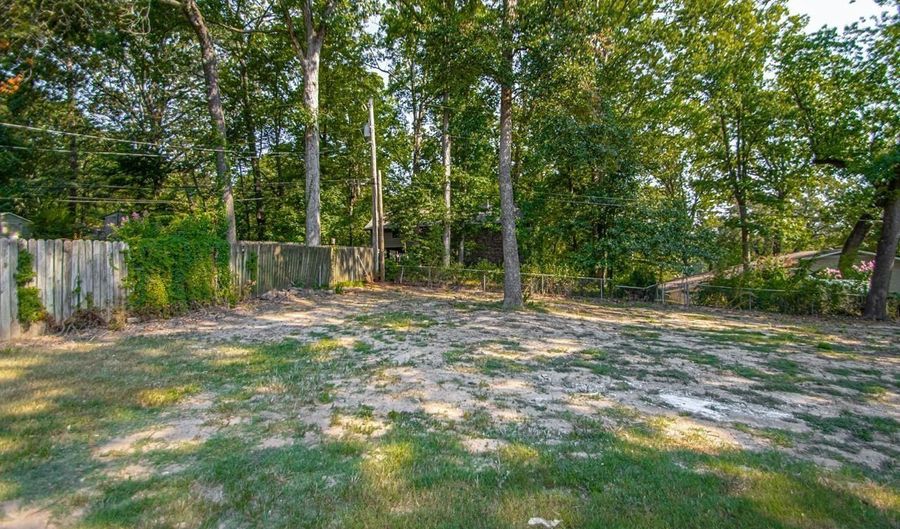 2002 Lynnwood Dr, Benton, AR 72015 - 4 Beds, 2 Bath