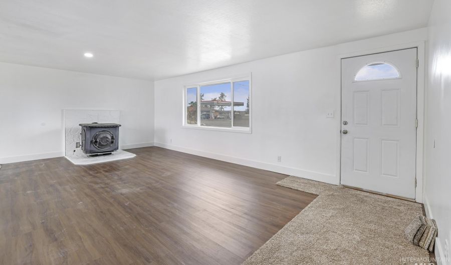 201 E 27th St, Burley, ID 83318 - 5 Beds, 3 Bath