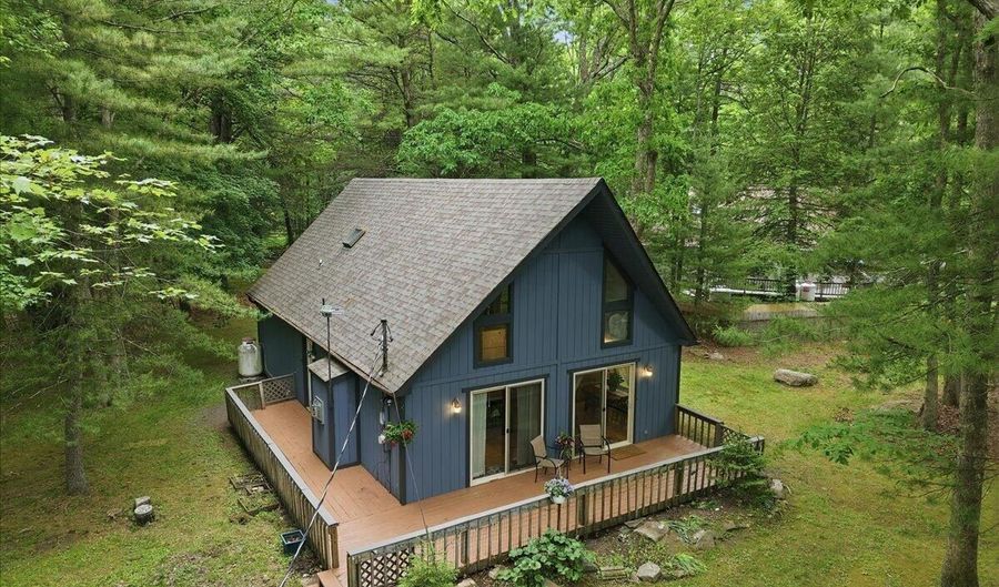 13 Teddyuscung Trl, Albrightsville, PA 18210 - 3 Beds, 2 Bath