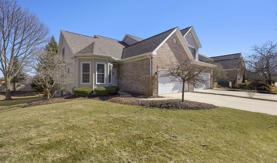 1 N049 Mission Ct, Winfield, IL 60190 - 2 Beds, 4 Bath