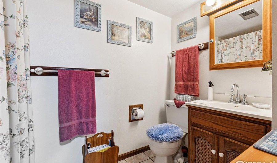 2516 S Cimarron St, Aurora, CO 80014 - 3 Beds, 2 Bath
