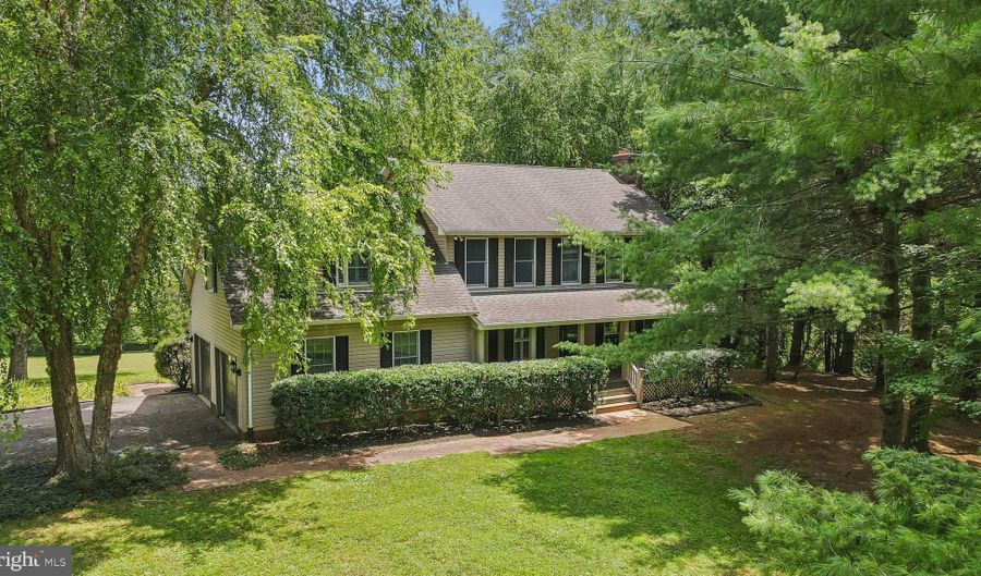 16289 QUAIL RIDGE Dr, Amissville, VA 20106 - 3 Beds, 3 Bath