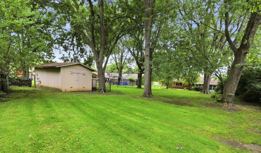 26 W Hill Valley Dr, Indianapolis, IN 46217 - 4 Beds, 2 Bath