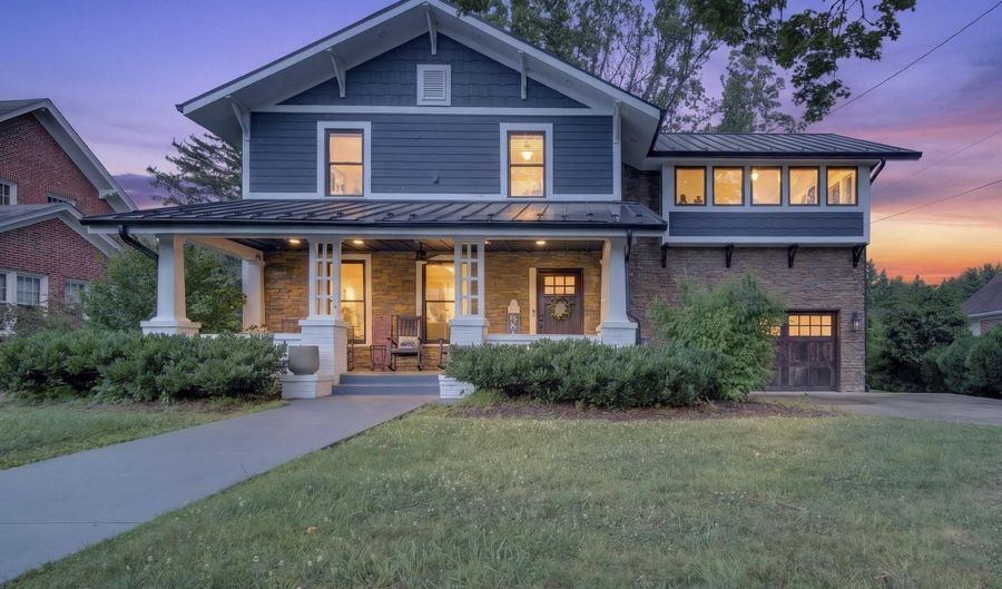 175 NE Stonewall Hts, Abingdon, VA 24210 - 4 Beds, 4 Bath