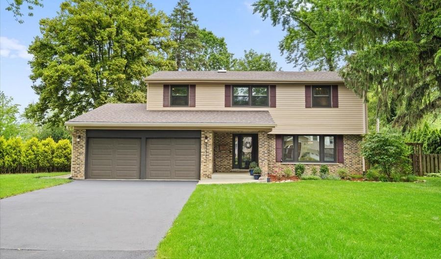 1738 E JONQUIL Ter, Arlington Heights, IL 60004 - 4 Beds, 4 Bath