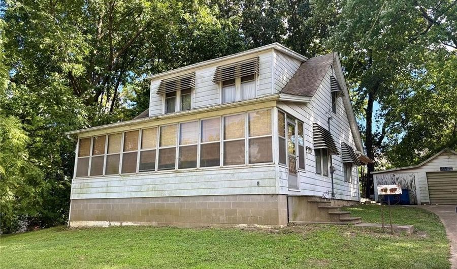 3013 Mayfield Ave, Alton, IL 62002 - 3 Beds, 2 Bath