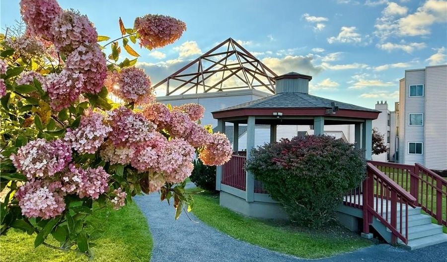 301 Pinnacle Inn Rd 2201, Beech Mountain, NC 28604 - 2 Beds, 2 Bath