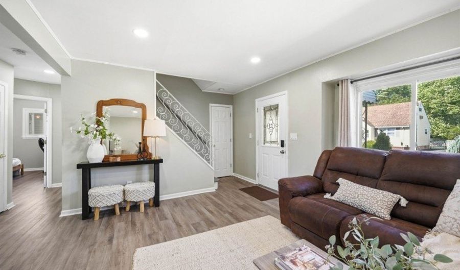 298 Fairway Ave, Belleville, NJ 07109 - 4 Beds, 2 Bath