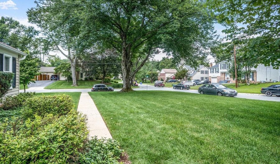 7906 IVYMOUNT Ter, Potomac, MD 20854 - 4 Beds, 3 Bath