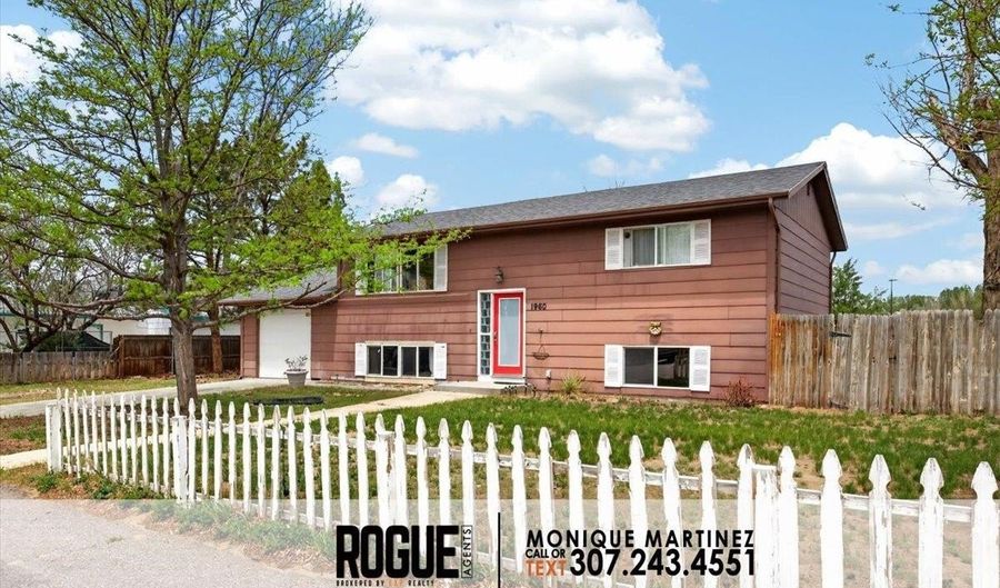 1960 Prairie Ln, Bar Nunn, WY 82601 - 3 Beds, 2 Bath