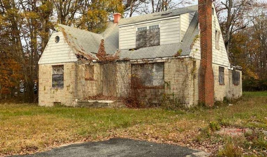 15717 LIVINGSTON Rd, Accokeek, MD 20607 - 2 Beds, 1 Bath