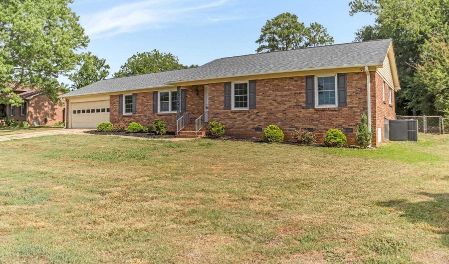 112 Shoally Park Dr, Boiling Springs, SC 29316 - 3 Beds, 2 Bath