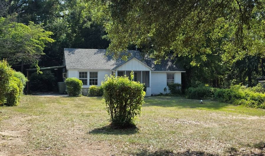 109 John St, Bennettsville, SC 29512 - 2 Beds, 1 Bath