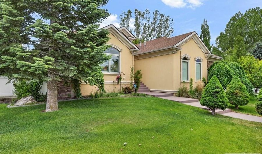 3770 Autumnwood Dr, Ammon, ID 83406 - 5 Beds, 4 Bath