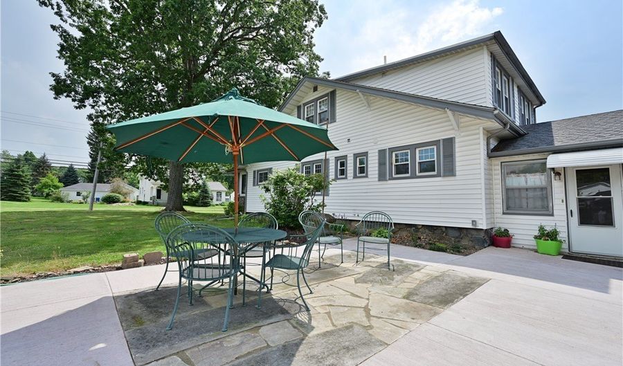 891 Park Ave, Amherst, OH 44001 - 4 Beds, 3 Bath