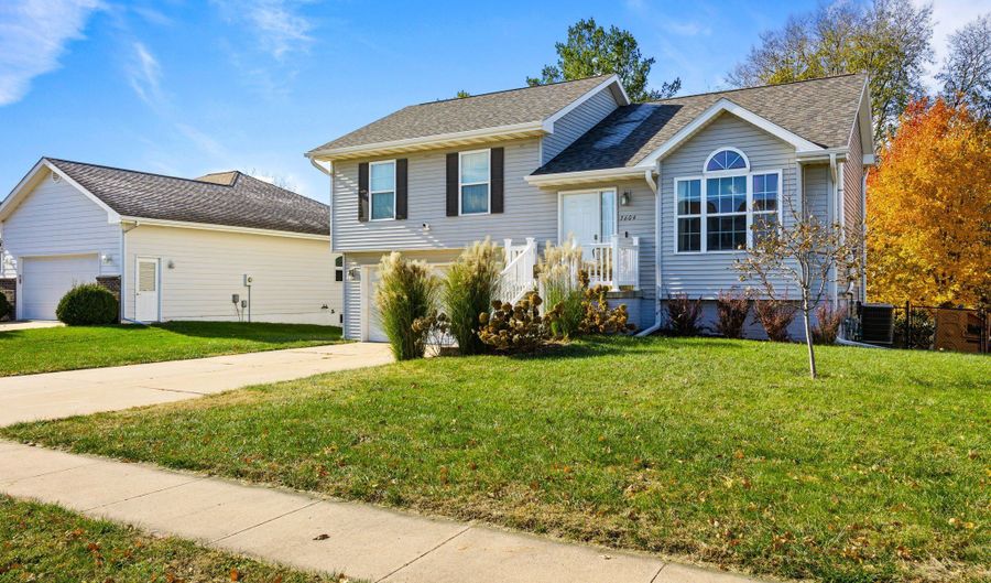 3604 SW Goodwin St, Ankeny, IA 50023 - 4 Beds, 2 Bath
