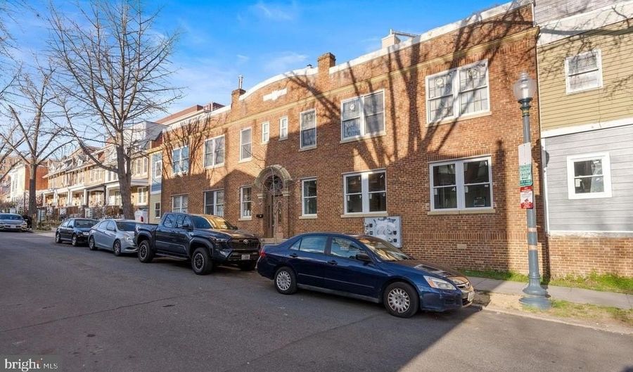 3701 9TH St NW 4, Washington, DC 20010 - 2 Beds, 2 Bath