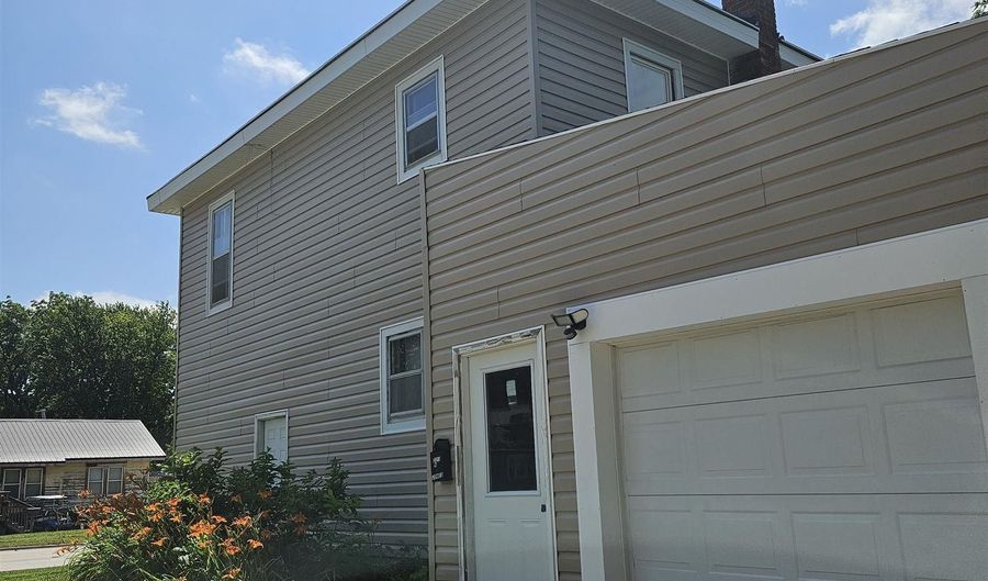 321 N Jones, Algona, IA 50511 - 2 Beds, 2 Bath