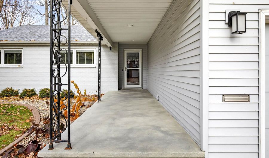 1040 E MOORPARK Ave, Appleton, WI 54911 - 2 Beds, 2 Bath