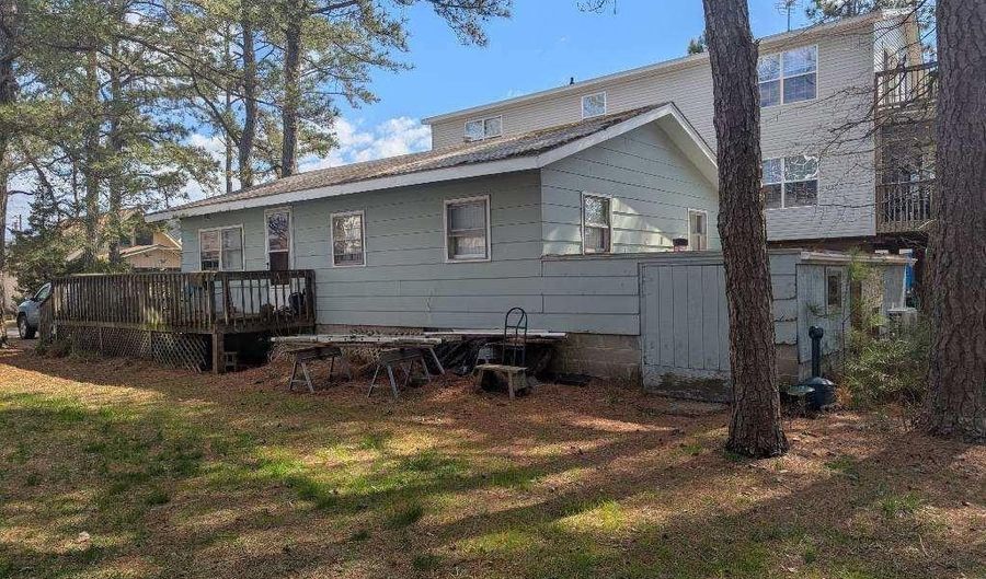 610 6TH St, Bethany Beach, DE 19930 - 3 Beds, 1 Bath