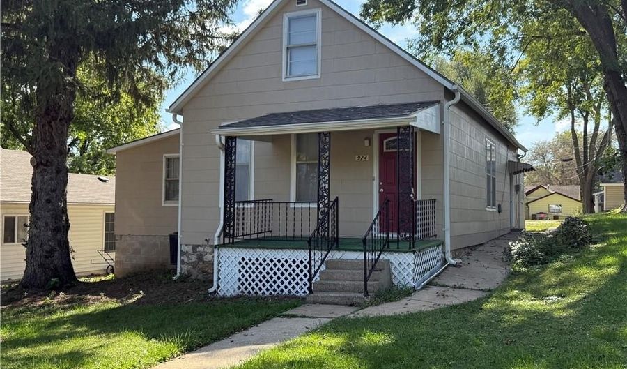 924 Kearney St, Atchison, KS 66002 - 2 Beds, 1 Bath