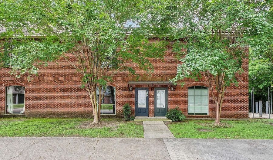 1502 Harwich Dr, Baton Rouge, LA 70820 - 2 Beds, 3 Bath