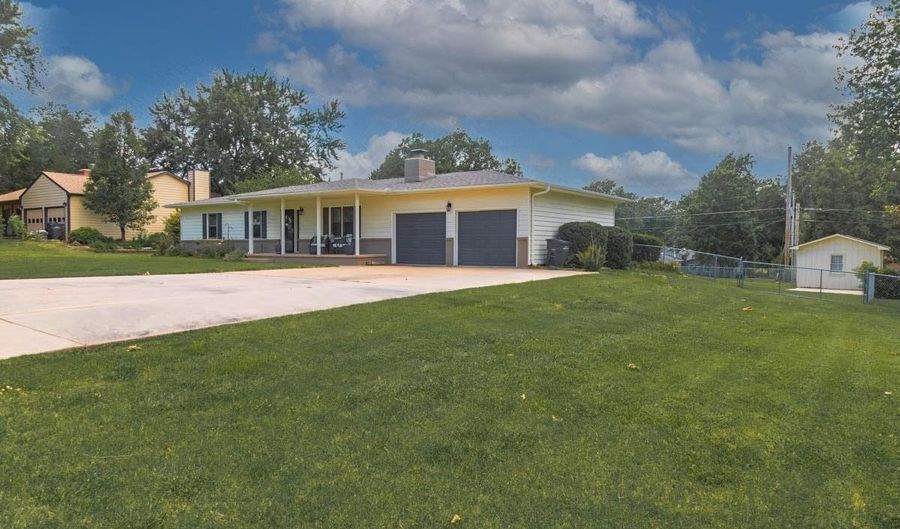 713 S Boyer Rd, Arkansas City, KS 67005 - 3 Beds, 2 Bath