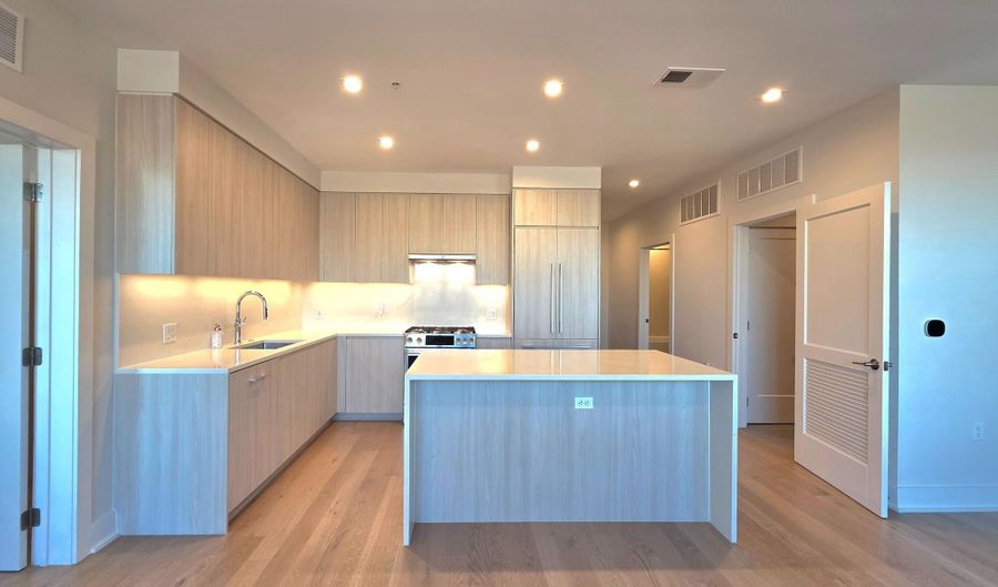 737 SWANN Ave 308, Alexandria, VA 22301 - 1 Beds, 2 Bath