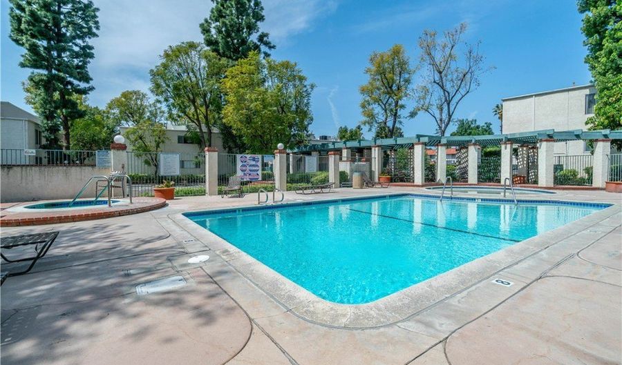 5700 Etiwanda Ave 252, Los Angeles, CA 91356 - 3 Beds, 2 Bath