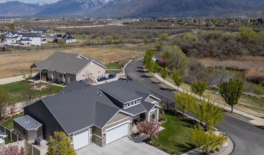 1332 W SALMON CADDIS Dr, Bluffdale, UT 84065 - 5 Beds, 3 Bath