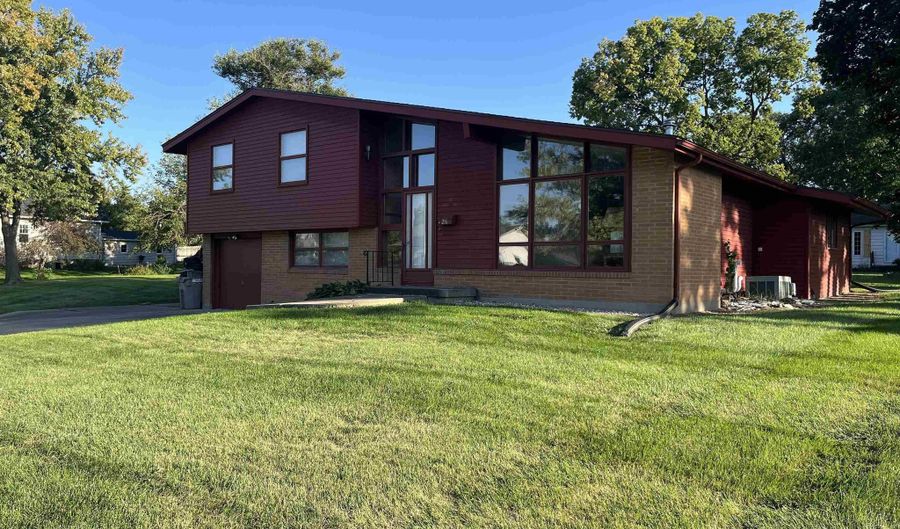 216 Washington Ave W, Albia, IA 52531 - 3 Beds, 2 Bath