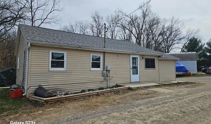 11035 Charles Dr, Argentine, MI 48418 - 2 Beds, 1 Bath